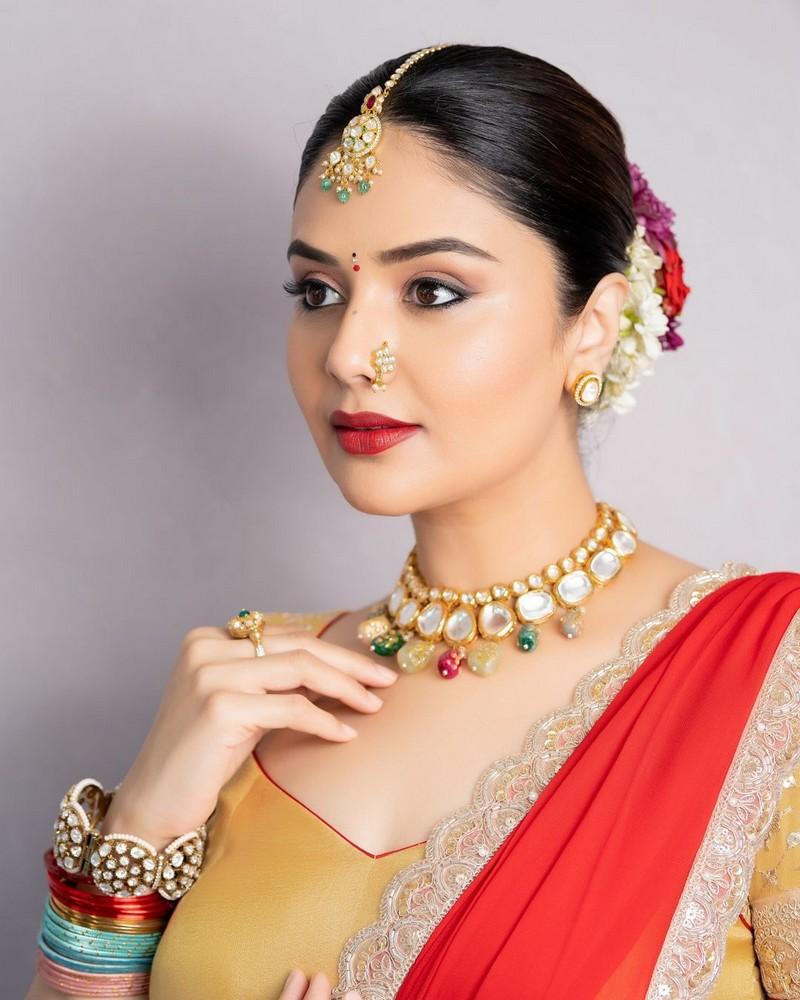 Sreemukhi 13