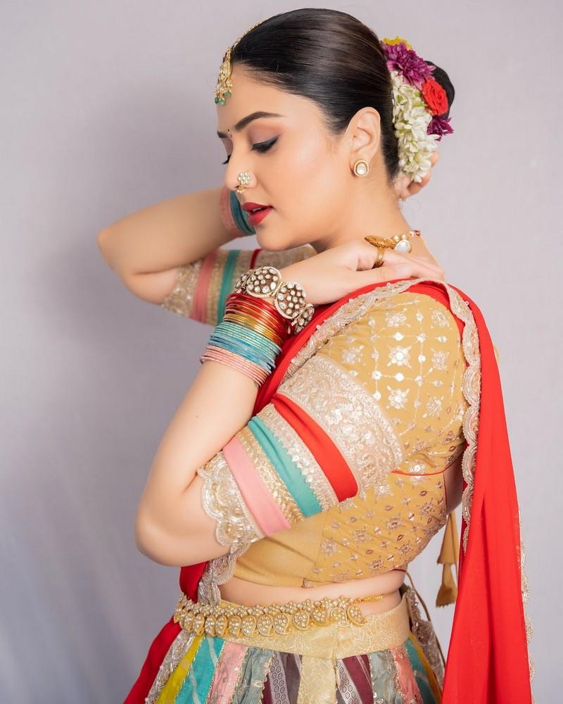 Sreemukhi 14