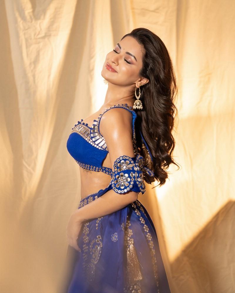 Avneet Kaur 9