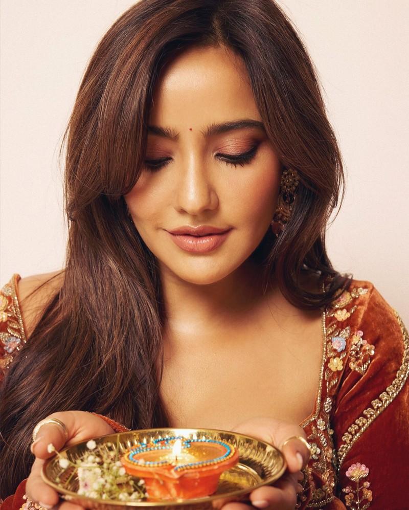 Neha Sharma 5