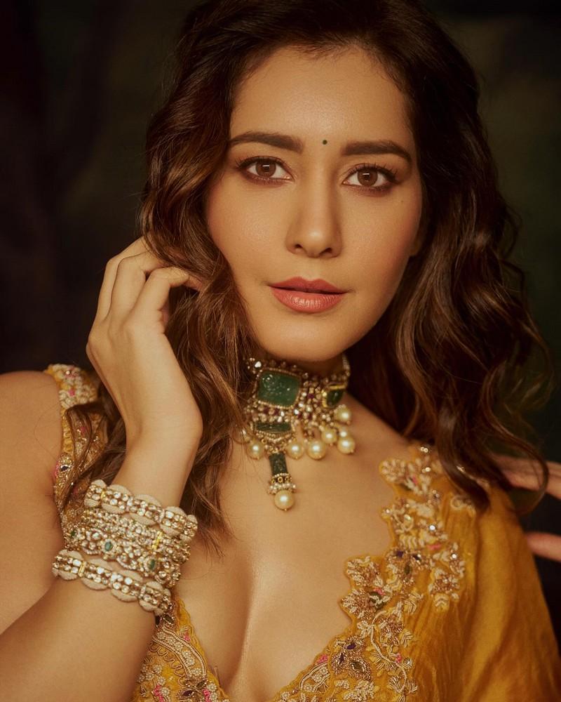 Raashii Khanna 3