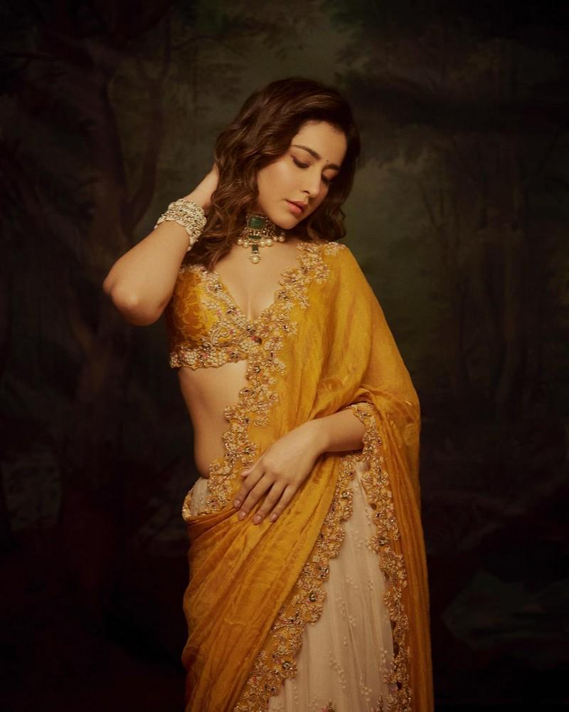 Raashii Khanna 4