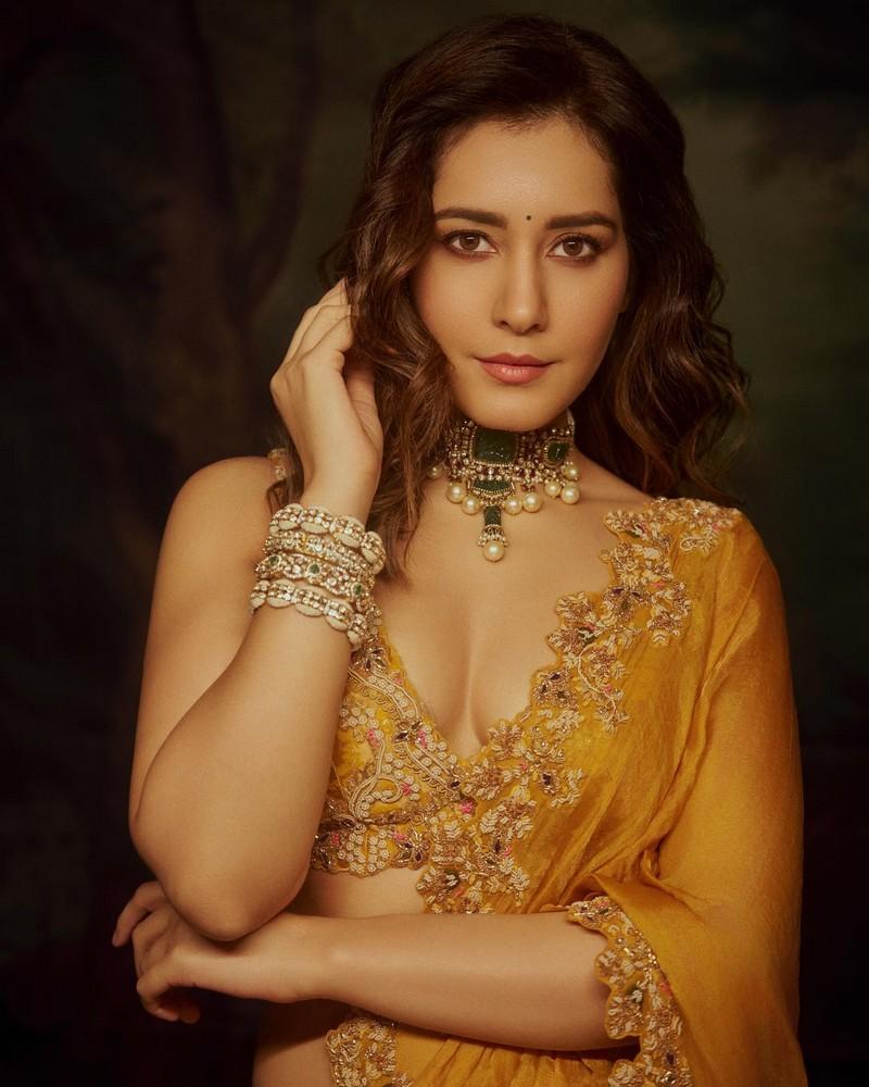 Raashii Khanna 5