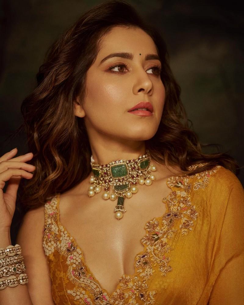 Raashii Khanna 6