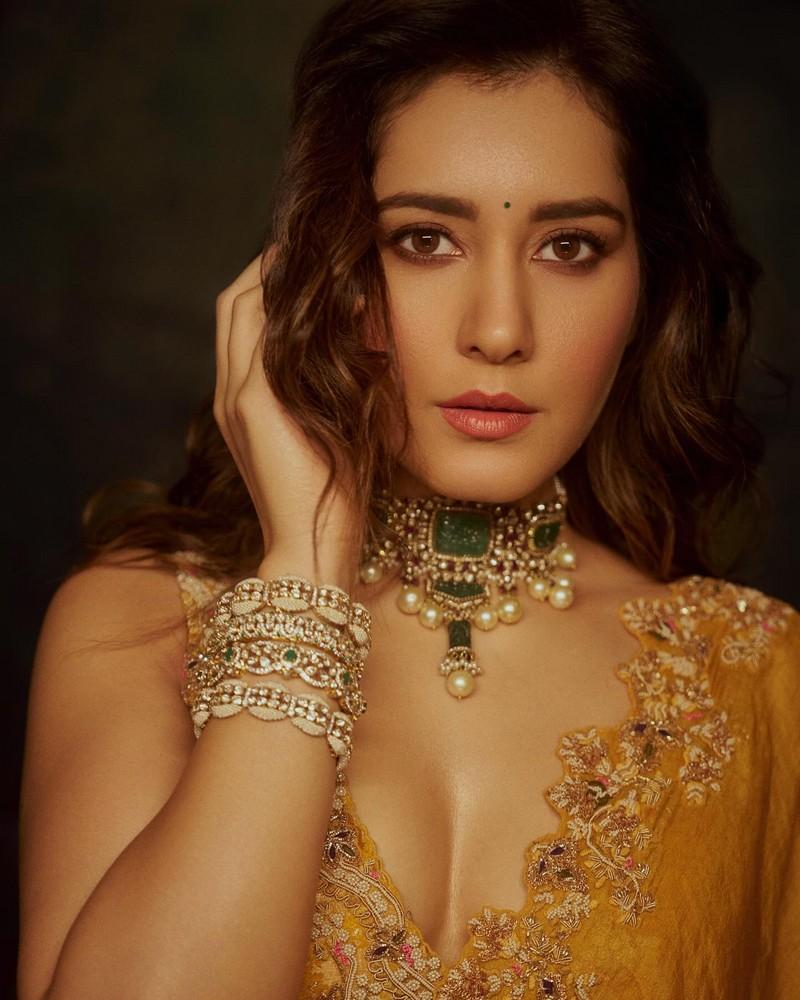 Raashii Khanna 8