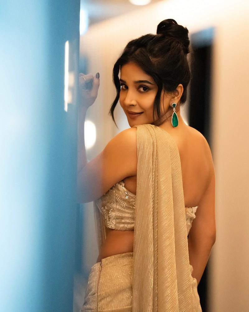 Sakshi Agarwal 4