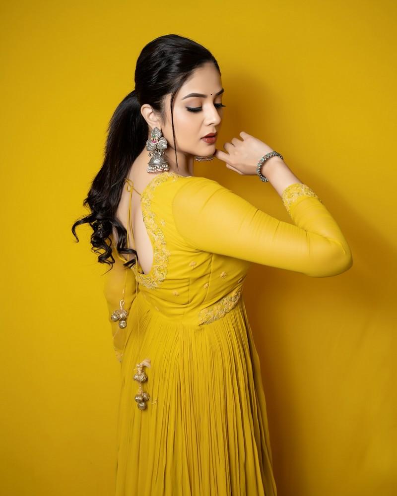 Sreemukhi 4