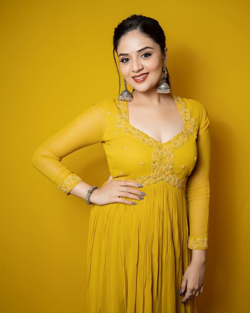 Sreemukhi 5