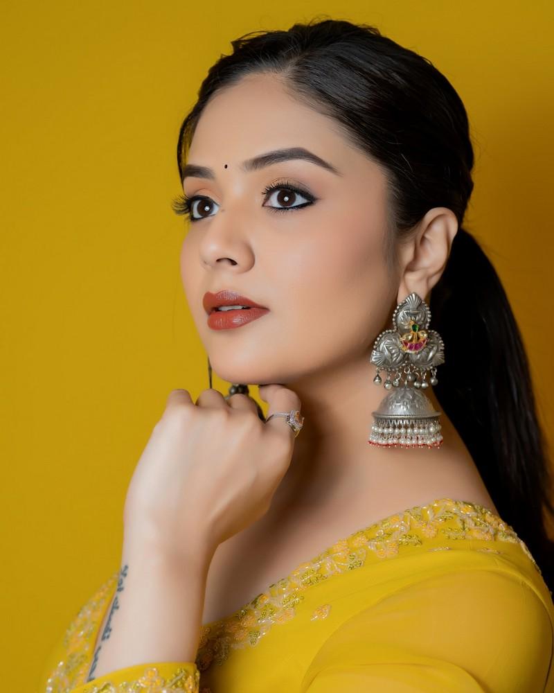 Sreemukhi 8