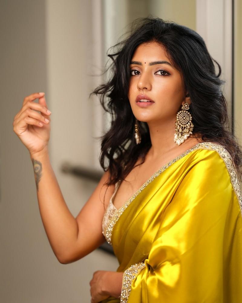 Eesha Rebba 17