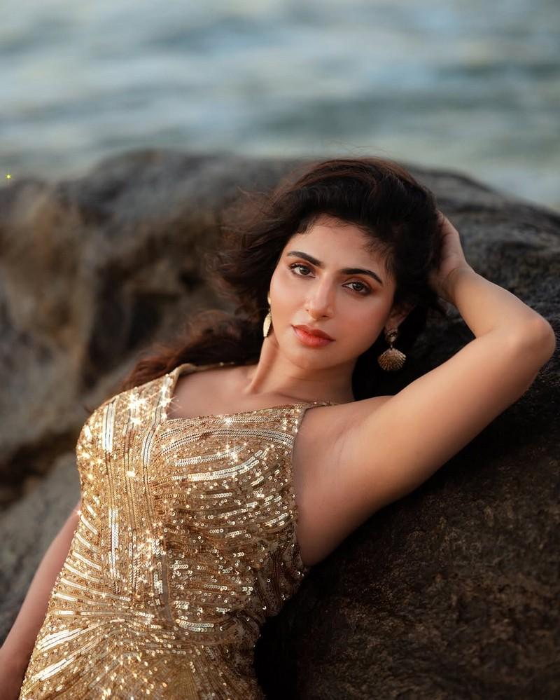 ISWARYA MENON 3