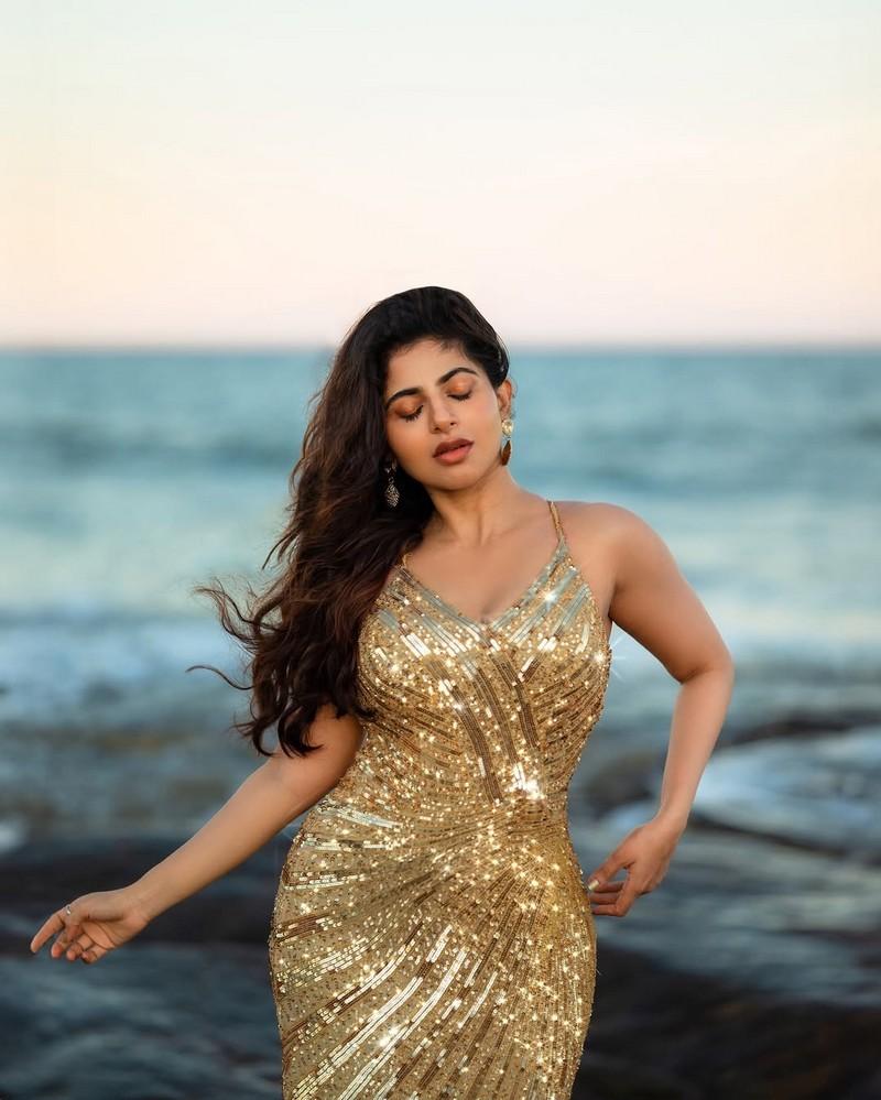 ISWARYA MENON 6