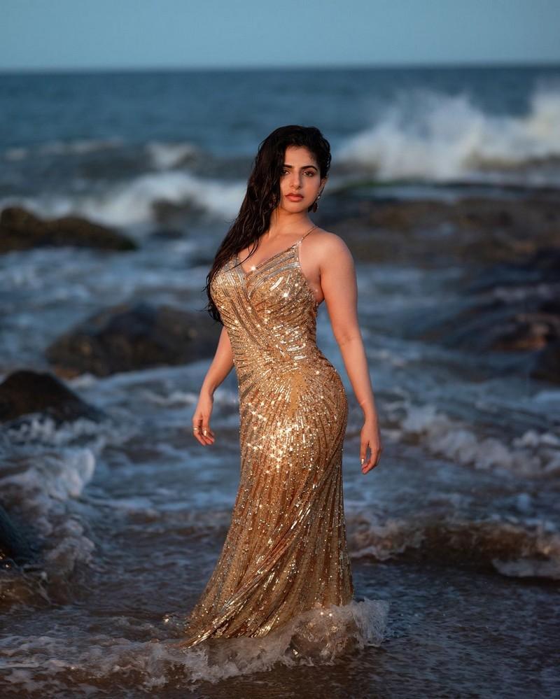 ISWARYA MENON 7