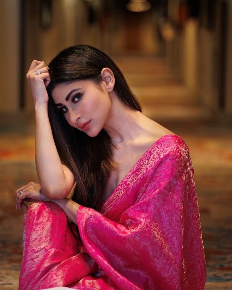 Mouni Roy 5