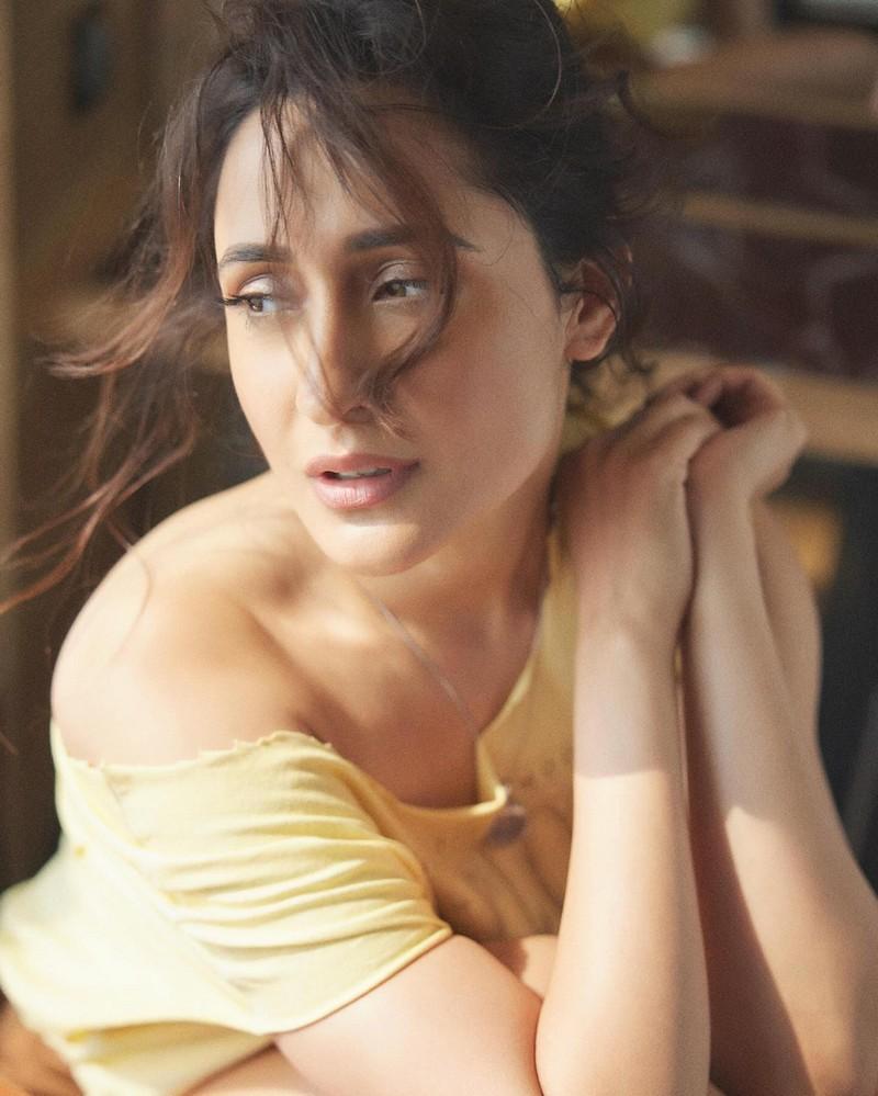 Pragya Jaiswal 4