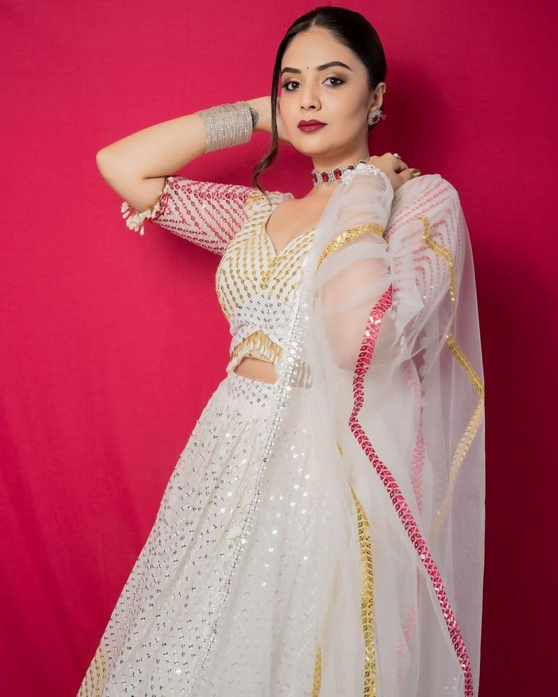 Sreemukhi 2