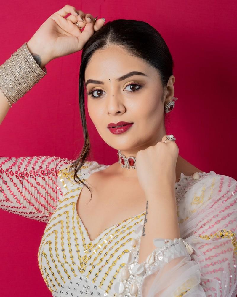 Sreemukhi 4