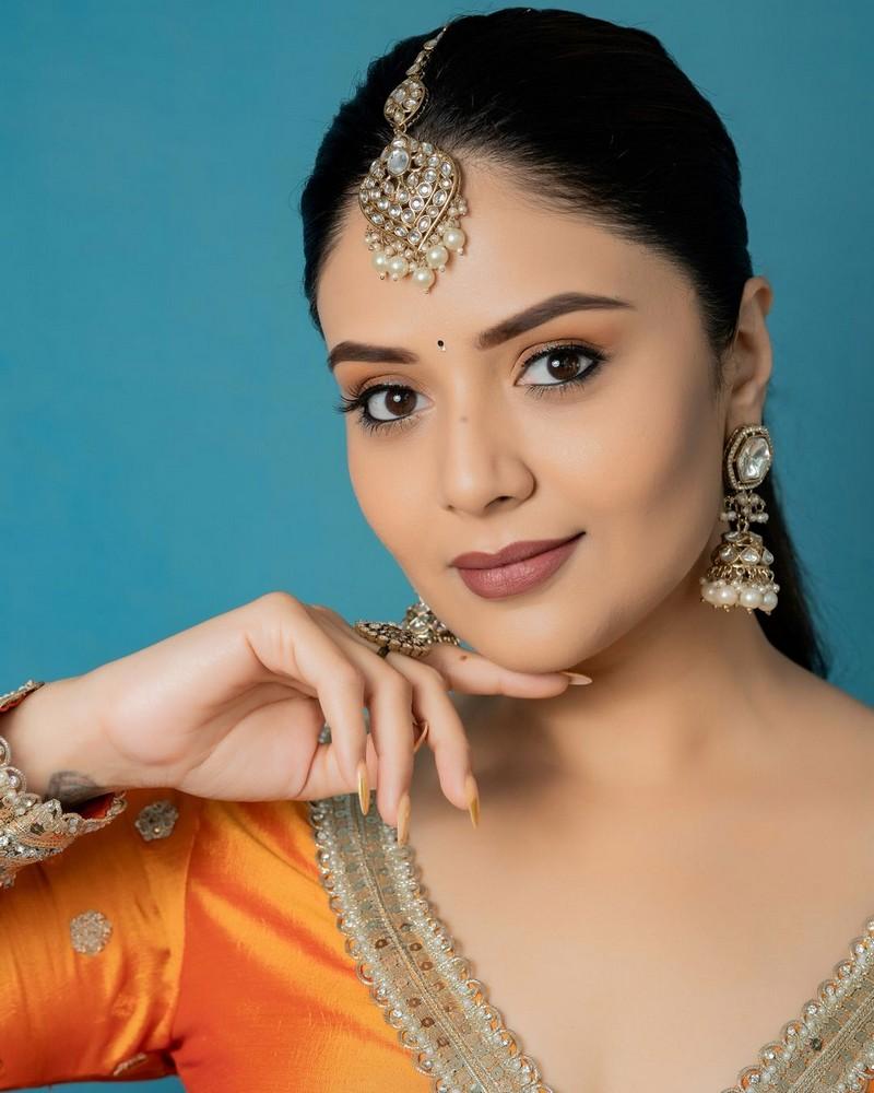 Sreemukhi 7