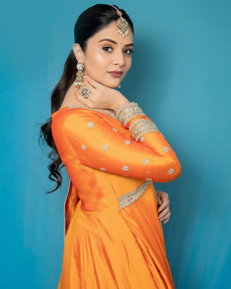 Sreemukhi 8