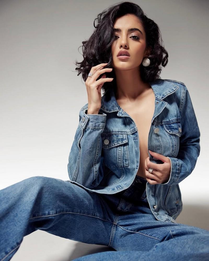Malvika Sharma 3