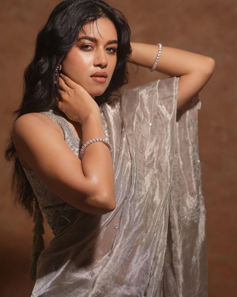 Mirnalini Ravi 5