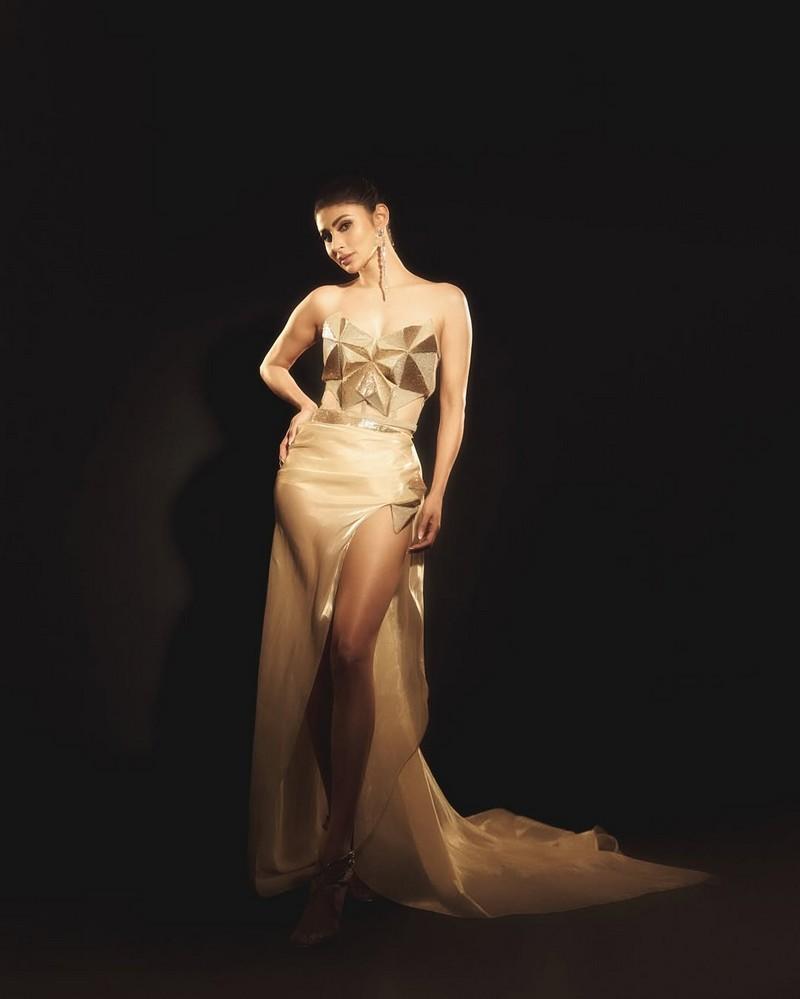 Mouni Roy 2