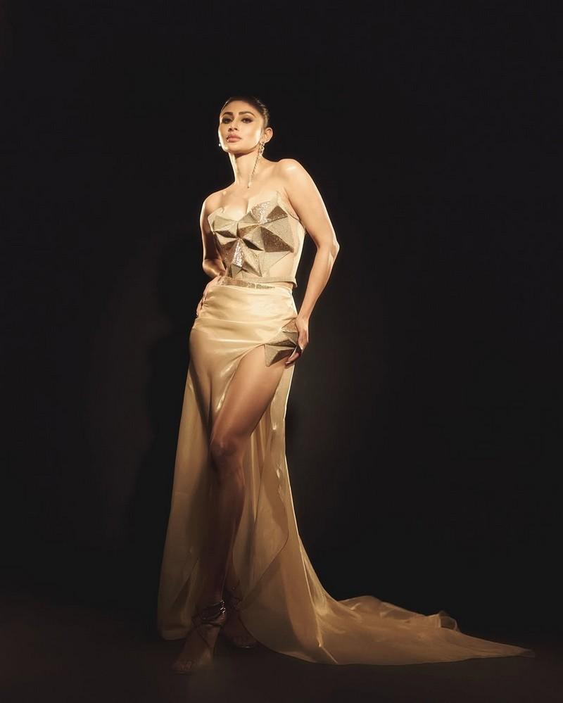 Mouni Roy 4