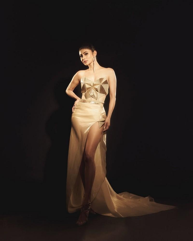 Mouni Roy 7