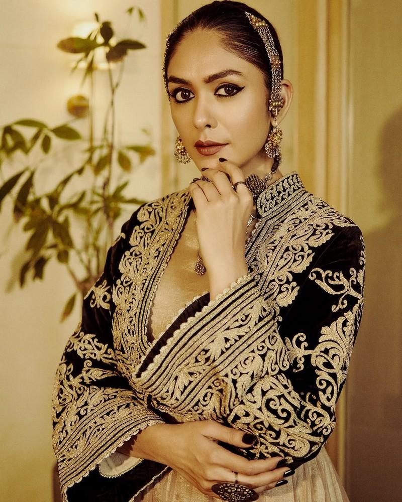 Mrunal Thakur 2