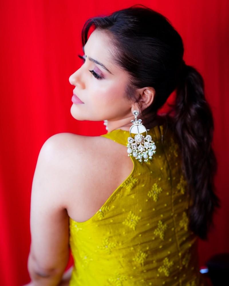 Rashmi Gautam 11