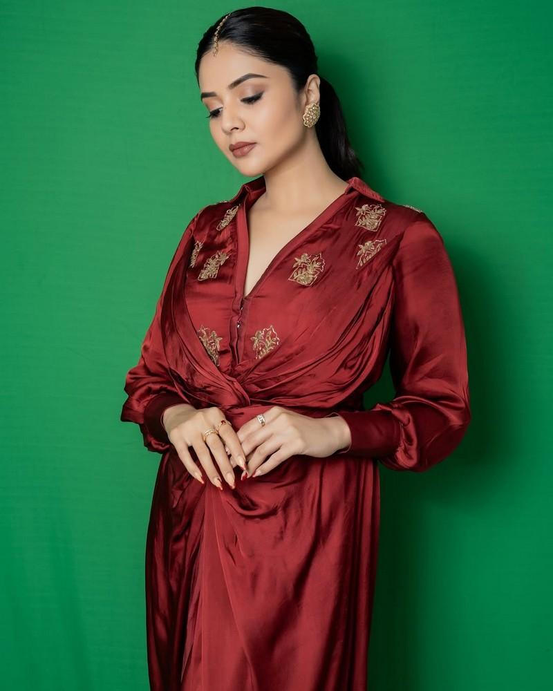Sreemukhi 11