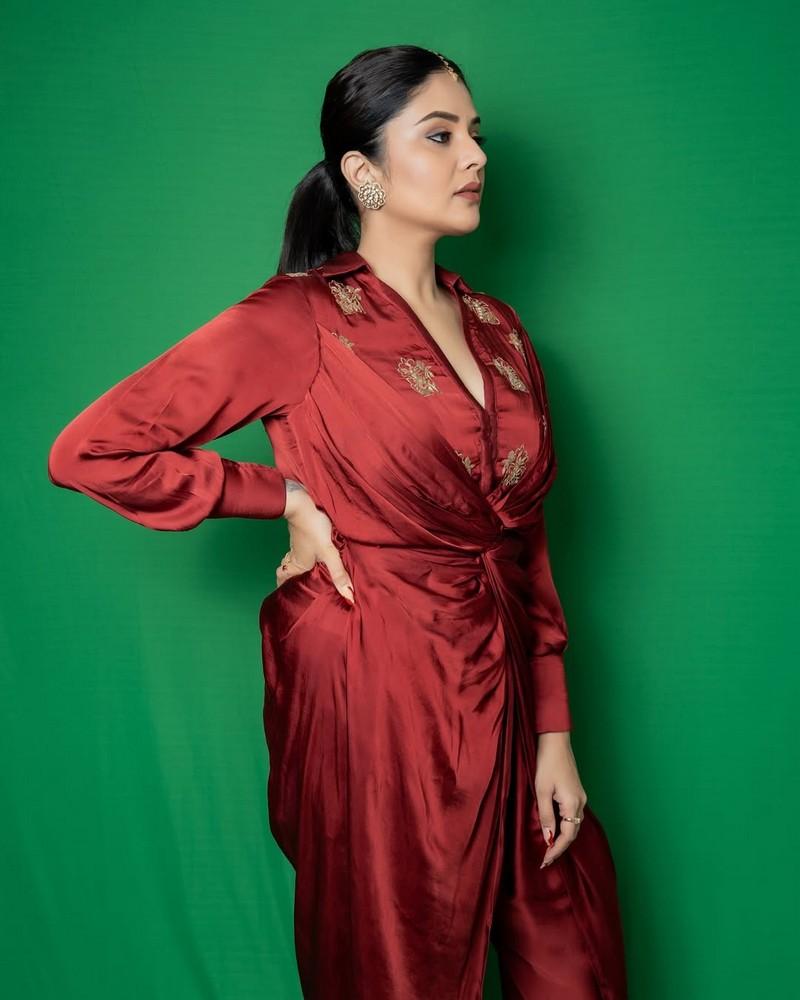 Sreemukhi 3