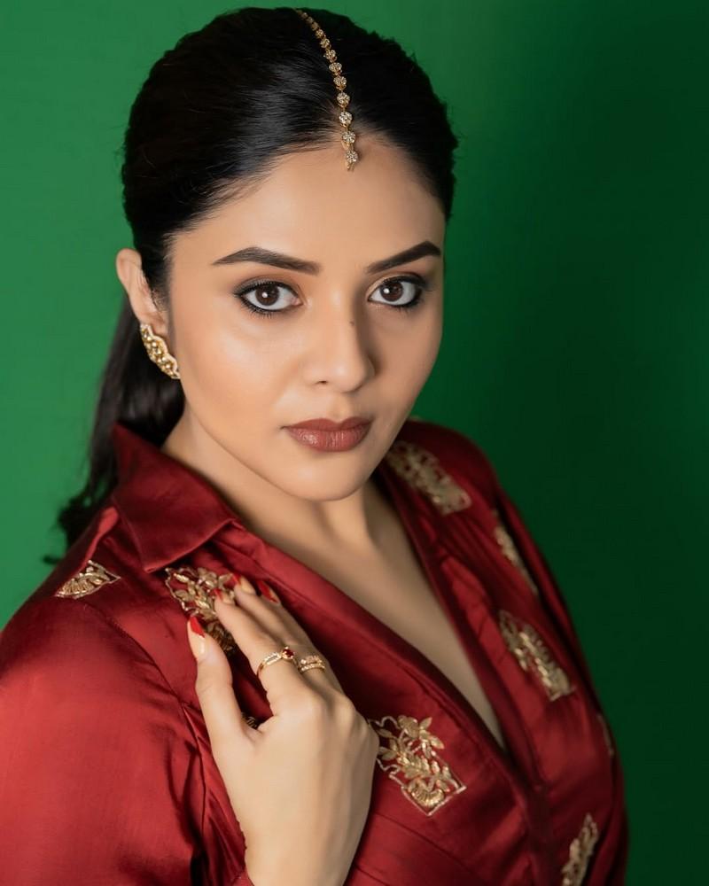 Sreemukhi 4