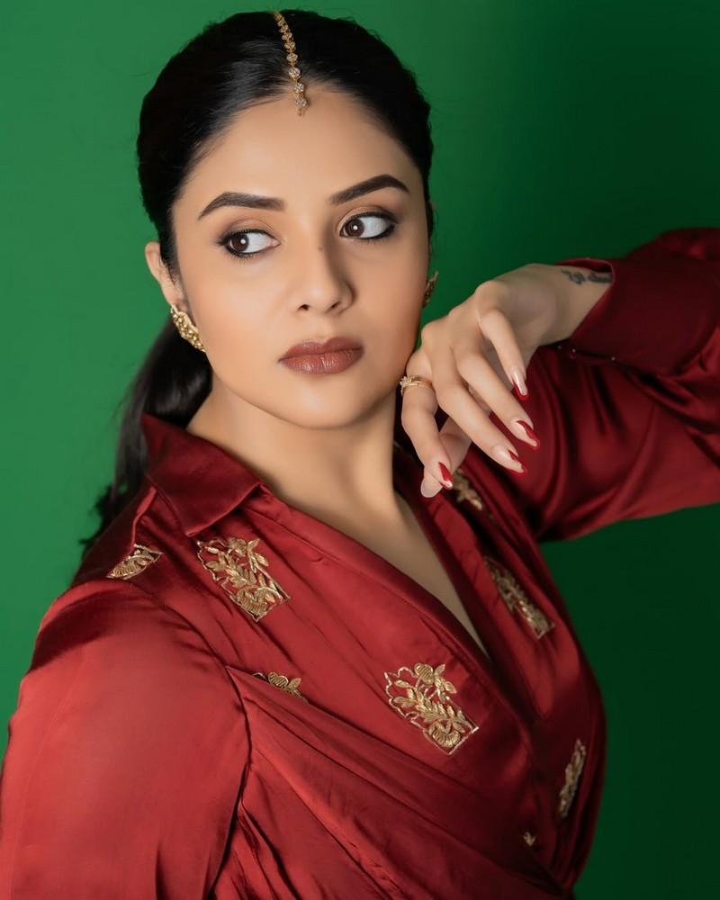 Sreemukhi 5