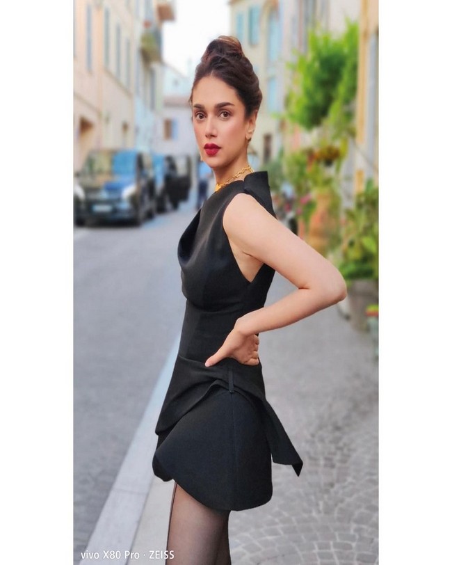 Aditi Rao Hydari Awesome Looks in Black Dress