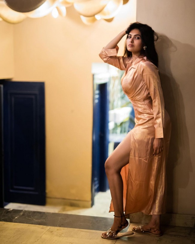Divi Vadthya Hottest Photoshoot