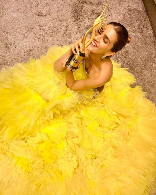 Kriti Sanon Looks Cute in Yellow Dress