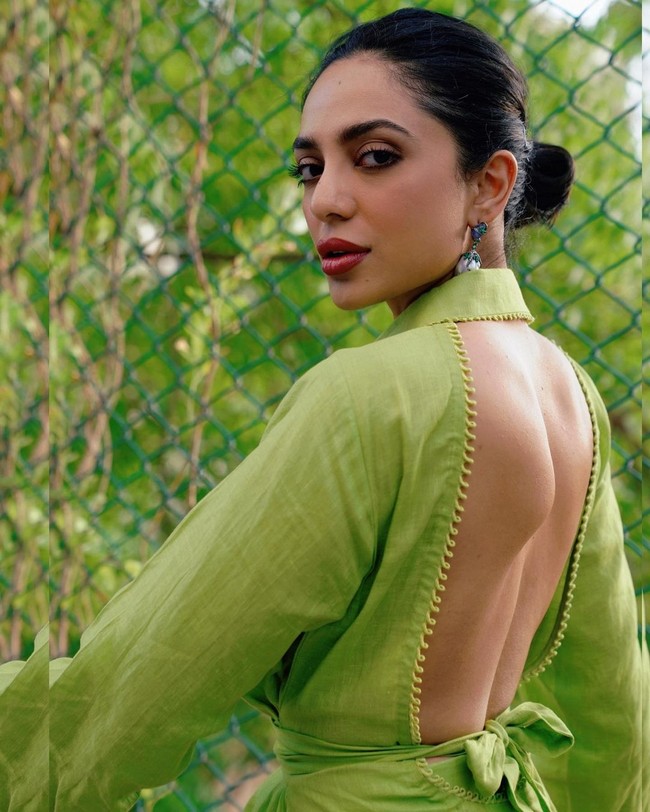 Sobhita Dhulipala Glamorous Looks in Green Outfit