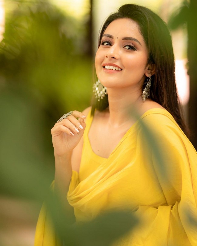 Mahima Nambiar Looking Gorgeous in Yellow Dress