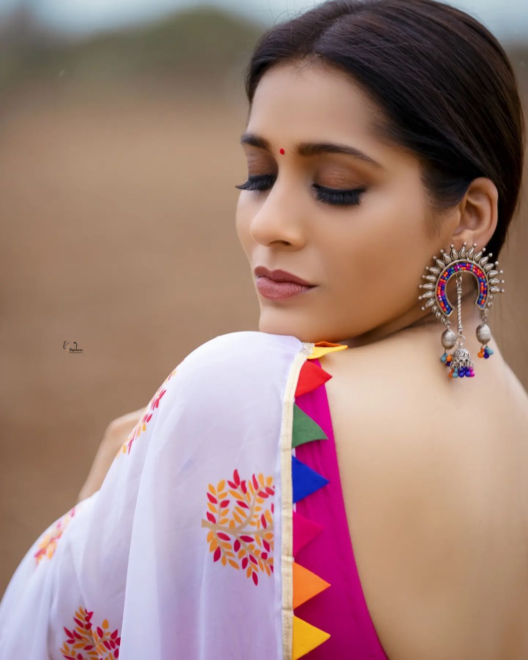 Rashmi Gautam Colorful Looks in White Saree