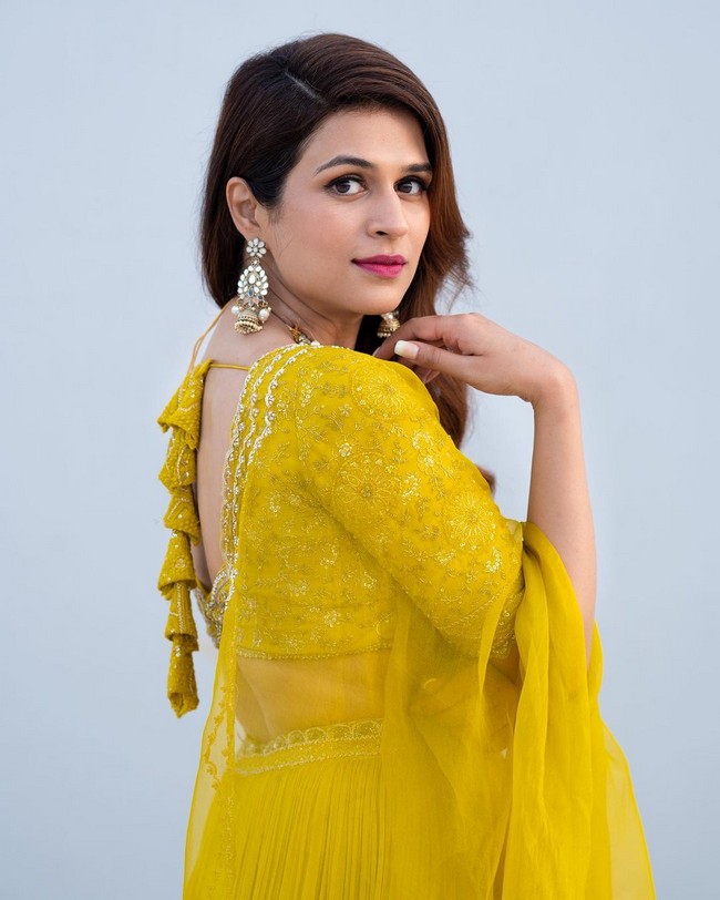 Shraddha Das Alluring Poses in Yellow Dress