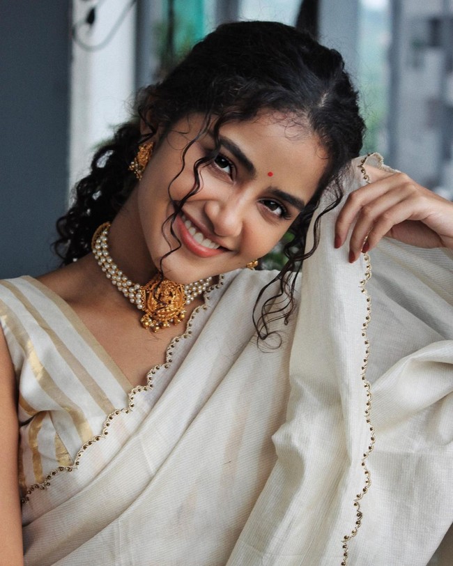 Anupama Parameswaran Looks Awesome in White Saree