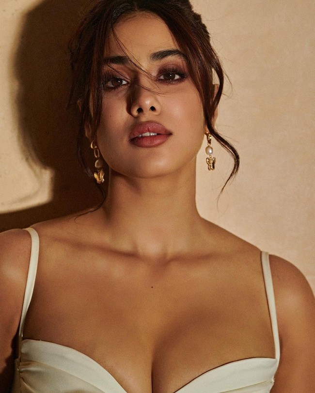 Janhvi Kapoor Looking Hot in White Outfit