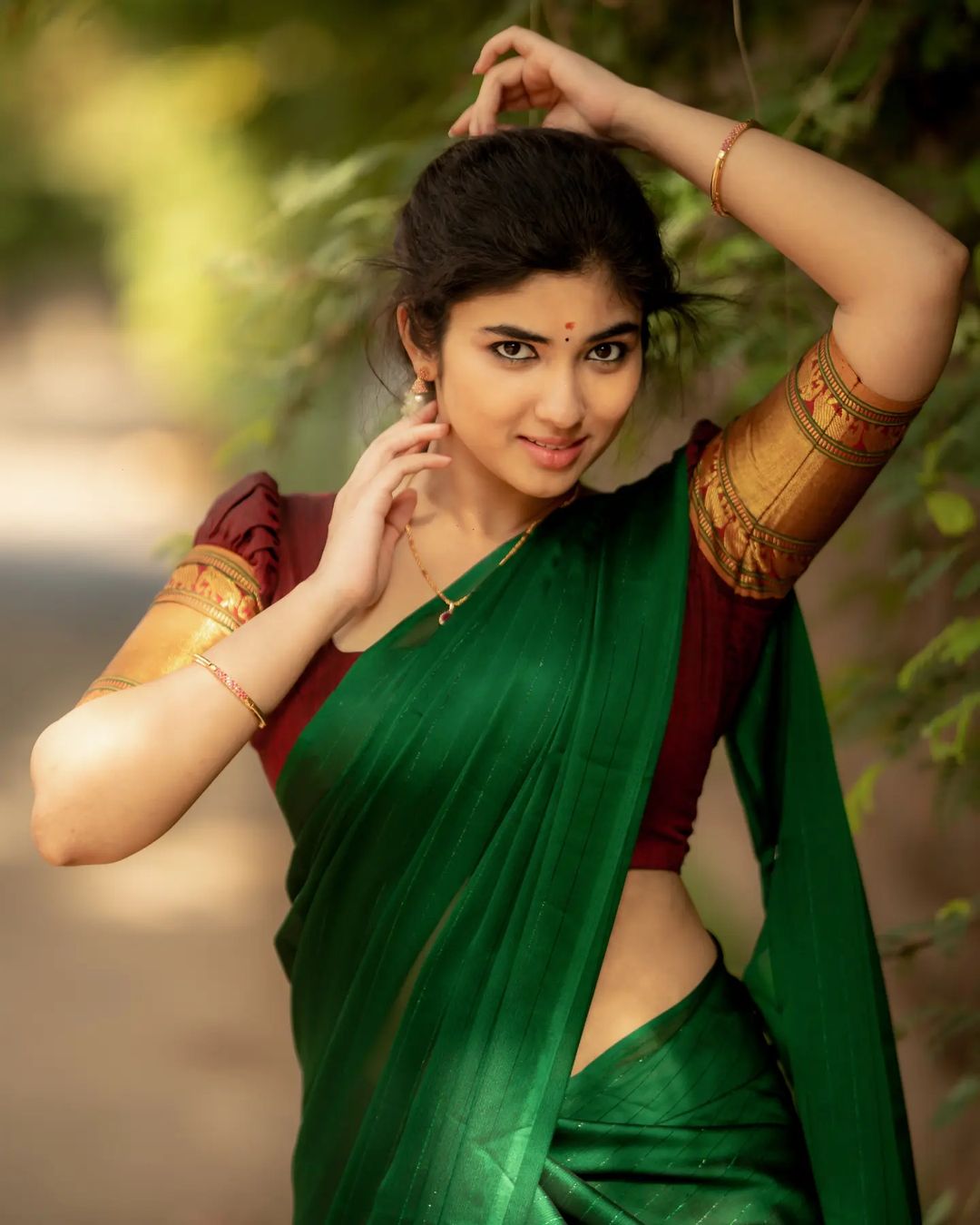 Pragya Nagra Lokking Fabulous in Green Half Saree