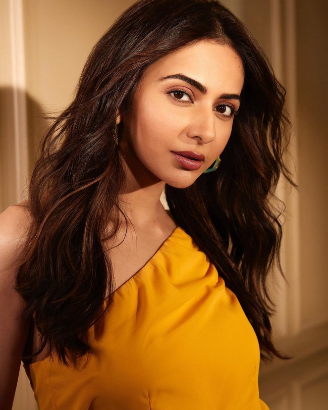 Rakul Singh Looking Amazing in Yellow Outfit