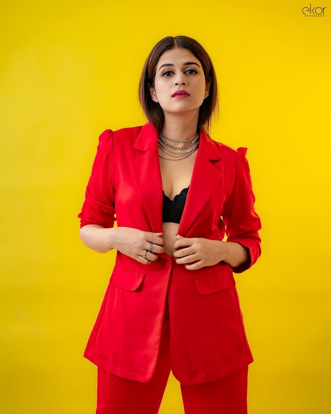 Shraddha Das Looking Amzing in Red Suit