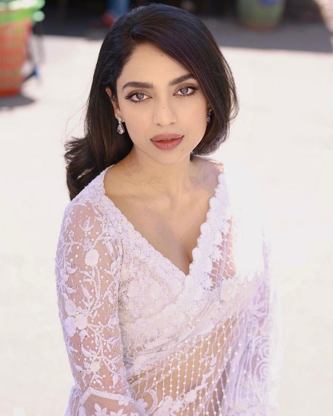 Sobhita Dhulipala Looking Awesome in White Saree