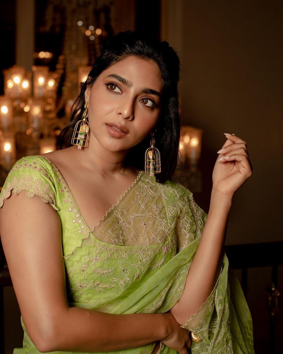 Aishwarya Lekshmi Looking Beautiful in Green Saree
