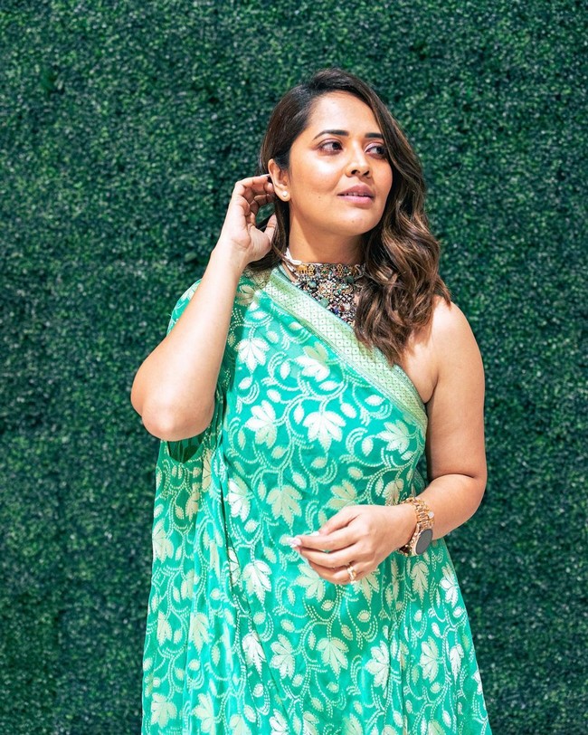 Anasuya Bharadwaj Stunning Cliks in Green Outfit
