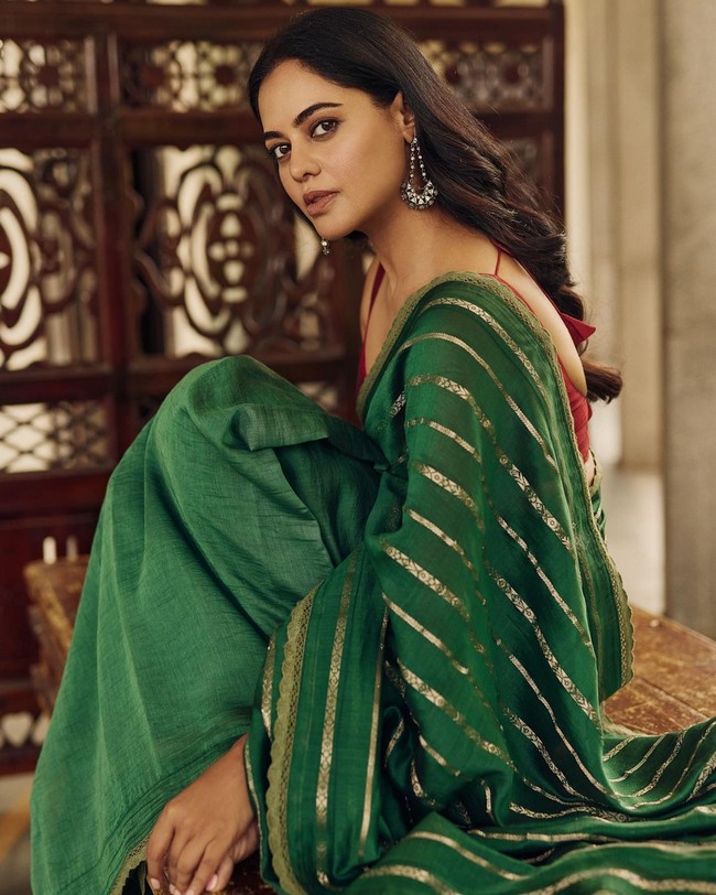 Bindu Madhavi Beautiful Stills in Green Saree